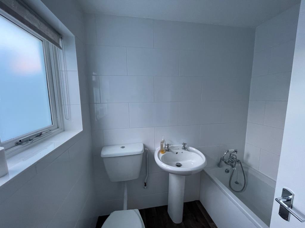 Lot: 45 - TWO-BEDROOM HOUSE CLOSE TO CITY CENTRE -